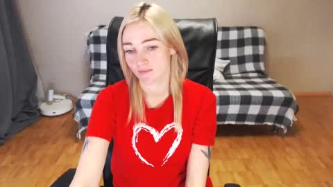 Polly online show from 12-25-24, 07:46