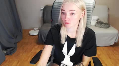 Snapshot of puma_ma chatting on 12-20-25, 03:57 Polly online show from 12-20-25, 03:57