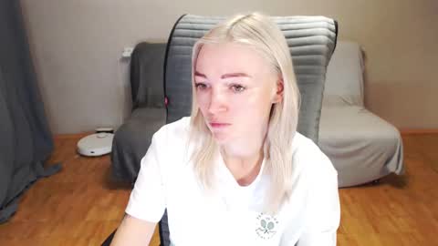 Snapshot of puma_ma chatting on 12-21-25, 03:35 Polly online show from 12-21-25, 03:35