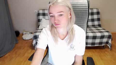 Snapshot of puma_ma chatting on 02-08-26, 03:32 Polly online show from 02-08-26, 03:32