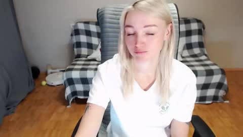 Snapshot of puma_ma chatting on 02-11-26, 03:33 Polly online show from 02-11-26, 03:33