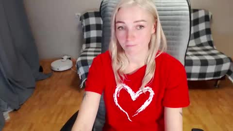 Snapshot of puma_ma chatting on 02-13-26, 02:35 Polly online show from 02-13-26, 02:35