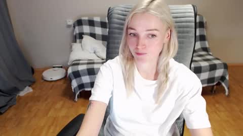 Snapshot of puma_ma chatting on 02-15-26, 01:09 Polly online show from 02-15-26, 01:09