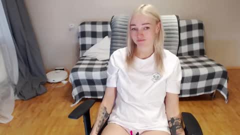 Snapshot of puma_ma chatting on 02-19-26, 04:08 Polly online show from 02-19-26, 04:08