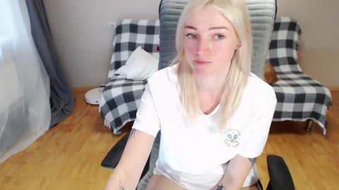 Polly online show from 04-11-26, 05:56