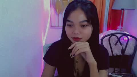 Snapshot of pure_asian_beauty chatting on 07-23-26, 04:43 zarah online show from 07-23-26, 04:43