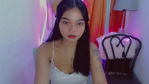 Snapshot of pure_asian_beauty chatting on 07-24-26, 04:43 zarah online show from 07-24-26, 04:43