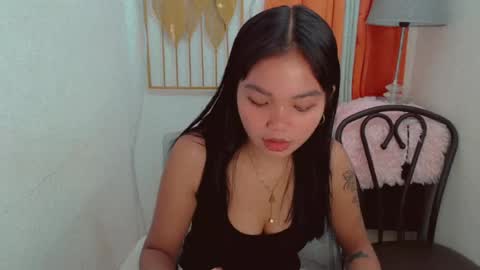 Snapshot of pure_asian_beauty chatting on 07-25-26, 04:43 zarah online show from 07-25-26, 04:43