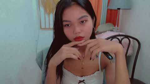 Snapshot of pure_asian_beauty chatting on 07-26-26, 05:26 zarah online show from 07-26-26, 05:26