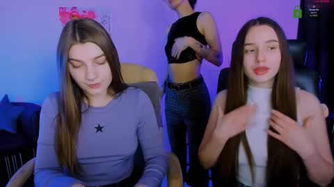 Snapshot of pure_radiance chatting on 11-13-25, 09:41 Ask me3 online show from 11-13-25, 09:41