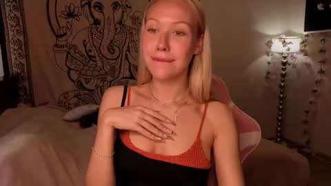 Snapshot of pureeangel chatting on 07-02-26, 11:27 Megan online show from 07-02-26, 11:27