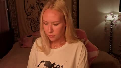 Snapshot of pureeangel chatting on 08-03-26, 01:49 Megan online show from 08-03-26, 01:49