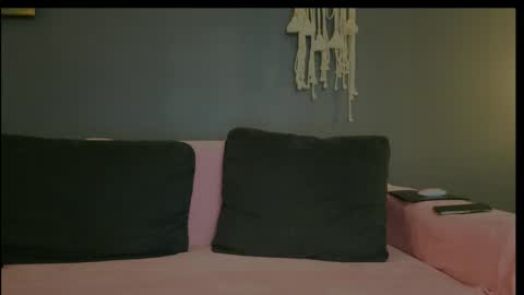 Isabelle online show from 04-22-26, 05:36