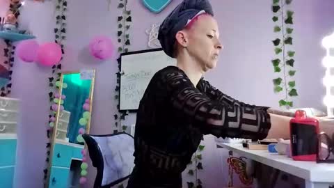 Purple2StayThnxxx online show from 10-29-25, 03:25