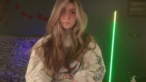 Bella online show from 04-15-26, 06:20