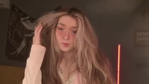 Bella online show from 04-19-26, 09:52