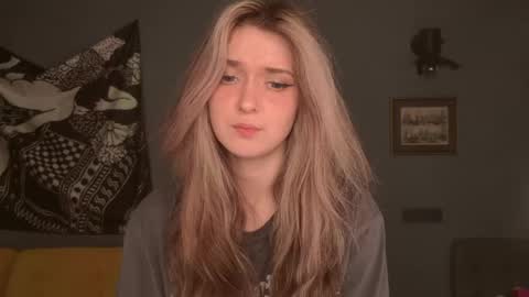 Snapshot of purple_averge chatting on 04-25-26, 01:41 Bella online show from 04-25-26, 01:41