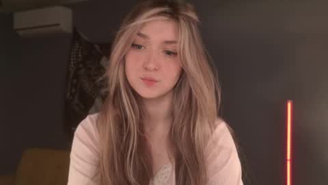 Snapshot of purple_averge chatting on 05-01-26, 02:10 Bella online show from 05-01-26, 02:10