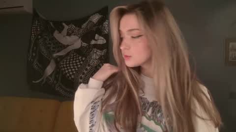 Snapshot of purple_averge chatting on 05-05-26, 05:21 Bella online show from 05-05-26, 05:21