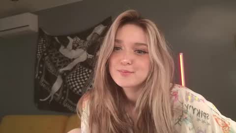 Snapshot of purple_averge chatting on 05-08-26, 04:01 Bella online show from 05-08-26, 04:01