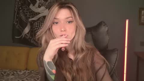 Snapshot of purple_averge chatting on 06-01-26, 02:46 Bella online show from 06-01-26, 02:46