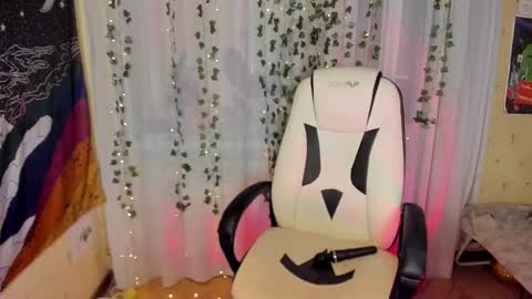 Snapshot of purple_mist chatting on 09-18-25, 04:42 Sofia online show from 09-18-25, 04:42