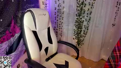 Snapshot of purple_mist chatting on 10-03-25, 02:58 Sofia online show from 10-03-25, 02:58