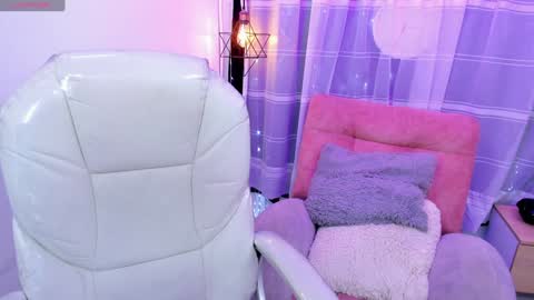 Snapshot of purple_slut_ chatting on 12-06-24, 08:29 Anna online show from 12-06-24, 08:29