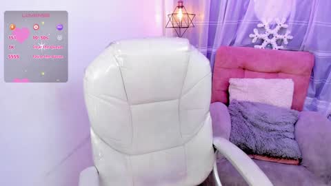 Snapshot of purple_slut_ chatting on 12-27-24, 11:53 Anna online show from 12-27-24, 11:53