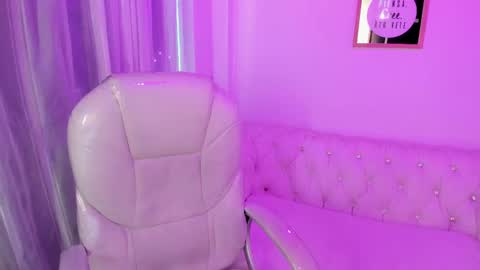 Snapshot of purple_slut_ chatting on 02-19-25, 10:20 Anna online show from 02-19-25, 10:20