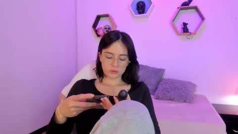 Snapshot of purple_slut_ chatting on 10-20-25, 03:40 Anna online show from 10-20-25, 03:40