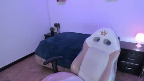 Snapshot of purple_slut_ chatting on 11-25-25, 04:34 Anna online show from 11-25-25, 04:34