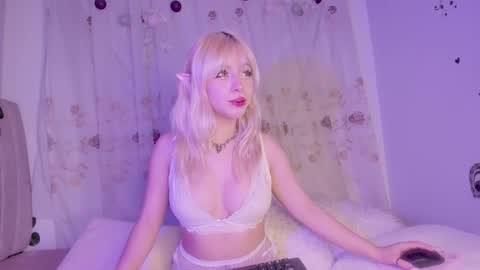 Snapshot of purplelilith3 chatting on 09-25-25, 09:02 Purple Lilith online show from 09-25-25, 09:02