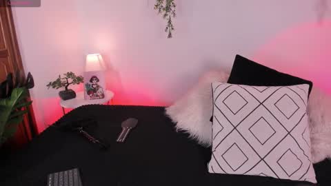 Chloe online show from 11-13-25, 01:10