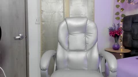 Snapshot of purplestar_ chatting on 01-19-25, 03:50 Sara online show from 01-19-25, 03:50