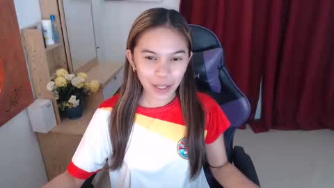 Snapshot of pussiswet_xx chatting on 06-06-26, 12:49 jessy online show from 06-06-26, 12:49