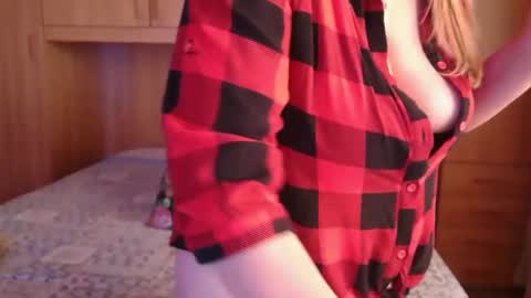 Snapshot of pussy_boom4u chatting on 01-23-25, 09:50 Mary online show from 01-23-25, 09:50