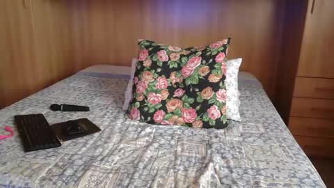 Snapshot of pussy_boom4u chatting on 02-06-25, 12:37 Mary online show from 02-06-25, 12:37