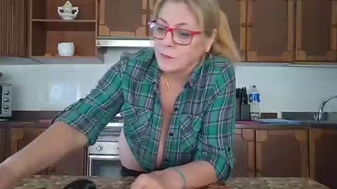 Snapshot of pussy_boom4u chatting on 11-18-25, 09:03 Mary online show from 11-18-25, 09:03