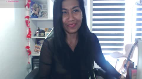 Snapshot of pussycash chatting on 12-18-24, 02:10 POCCA online show from 12-18-24, 02:10