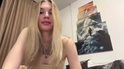 Lina online show from 10-04-25, 09:02