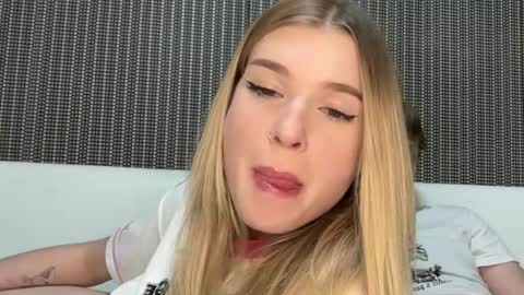 Lina online show from 10-21-25, 09:32