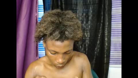 Snapshot of pussyxxjuice chatting on 10-16-25, 10:16 pussyxxjuice online show from 10-16-25, 10:16