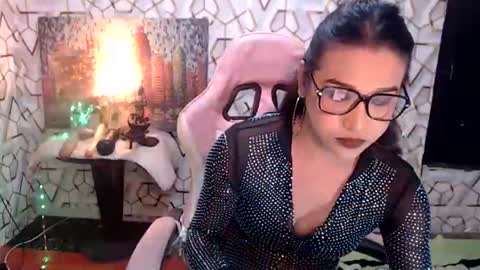 Queen Agatha online show from 02-02-26, 03:11