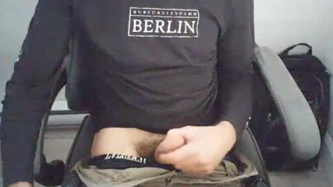 Snapshot of qc1969 chatting on 09-21-25, 10:33 qc1969 online show from 09-21-25, 10:33