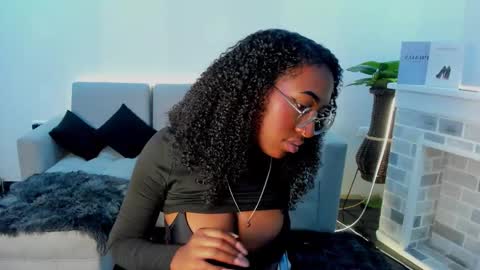 Snapshot of qeen_black2 chatting on 11-28-25, 10:56 Keyla Queen Black online show from 11-28-25, 10:56