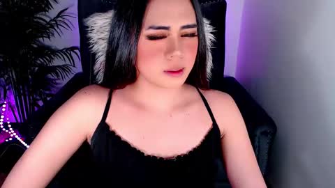 Snapshot of qt_luna18 chatting on 12-16-24, 12:49 qt_luna18 online show from 12-16-24, 12:49