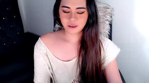 Snapshot of qt_luna18 chatting on 12-18-24, 02:28 qt_luna18 online show from 12-18-24, 02:28