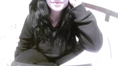 Snapshot of que_mb chatting on 10-15-25, 09:48 sophy online show from 10-15-25, 09:48