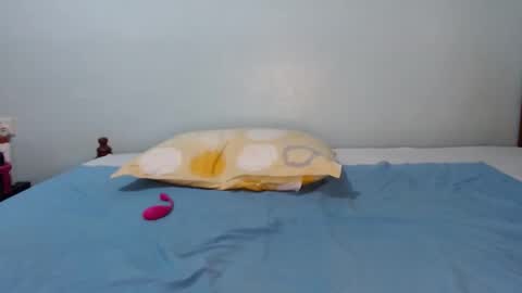 Snapshot of queen_12344 chatting on 12-31-24, 01:52 emmie online show from 12-31-24, 01:52